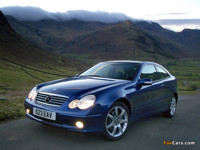 Images of Mercedes-Benz C 320 Sportcoupe UK-spec (C203) 2001–05 (640 x 480)