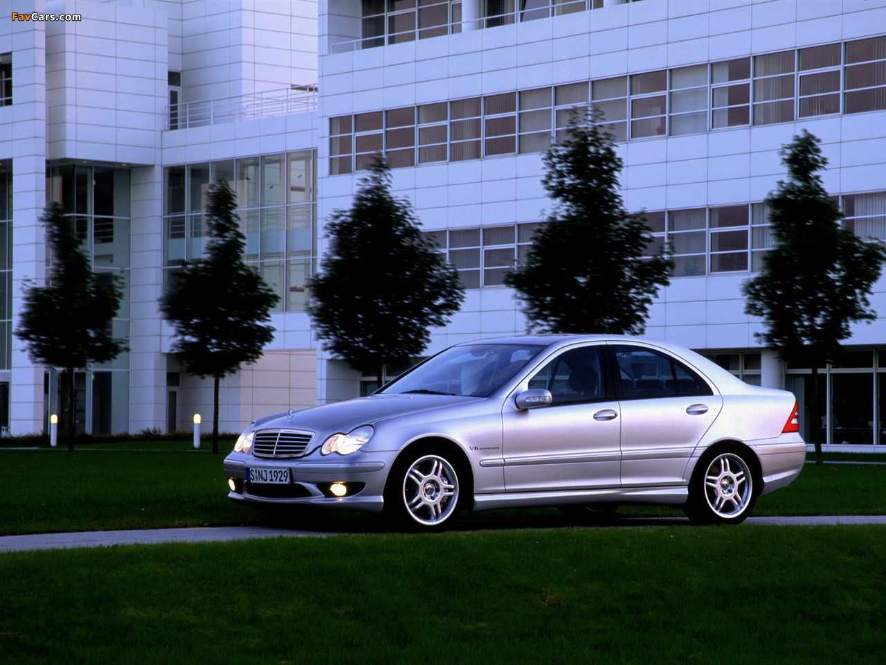 Images of Mercedes-Benz C 32 AMG (W203) 2001–04 (1280 x 960)