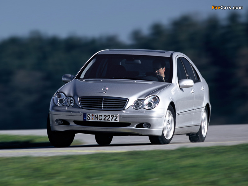 Images of Mercedes-Benz C 180 Kompressor (W203) 2002–07 (800 x 600)