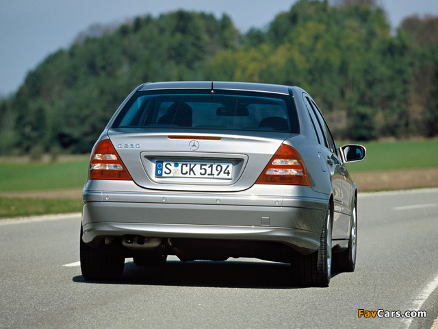 Images of Mercedes-Benz S 230 (W203) 2005–07 (640 x 480)
