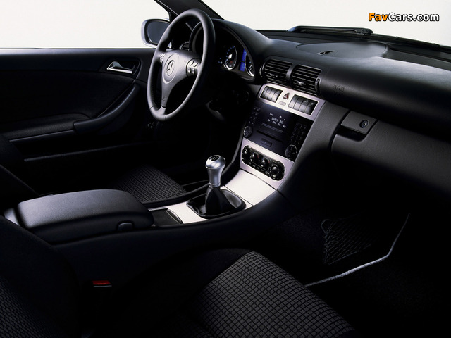 Images of Mercedes-Benz C 350 Sportcoupe (C203) 2005–07 (640 x 480)