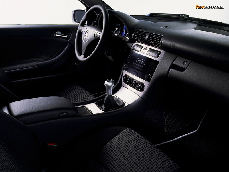 Images of Mercedes-Benz C 350 Sportcoupe (C203) 2005–07 (800 x 600)