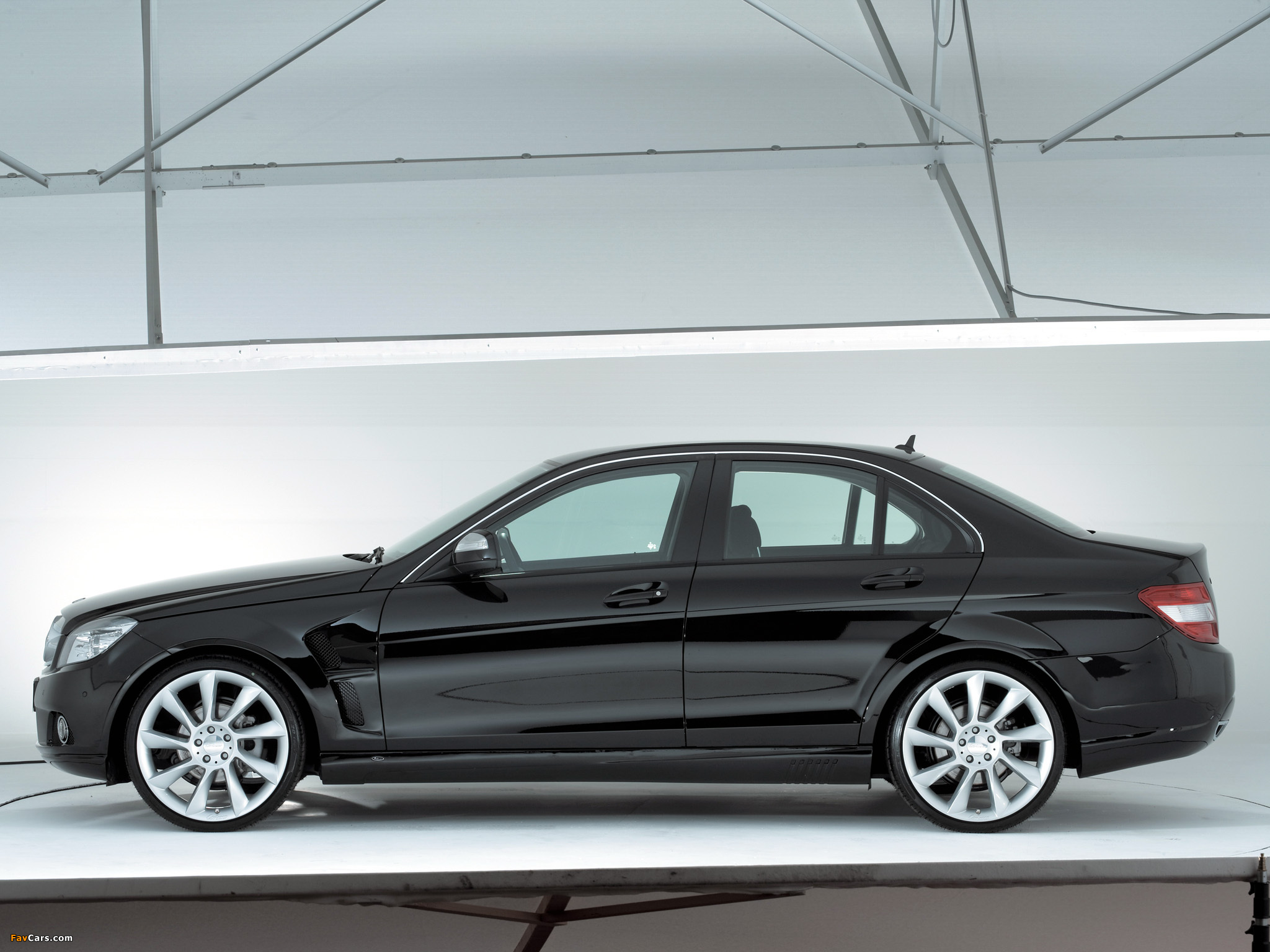 Images of Lorinser Mercedes-Benz C-Klasse (W204) 2007–11 (2048 x 1536)