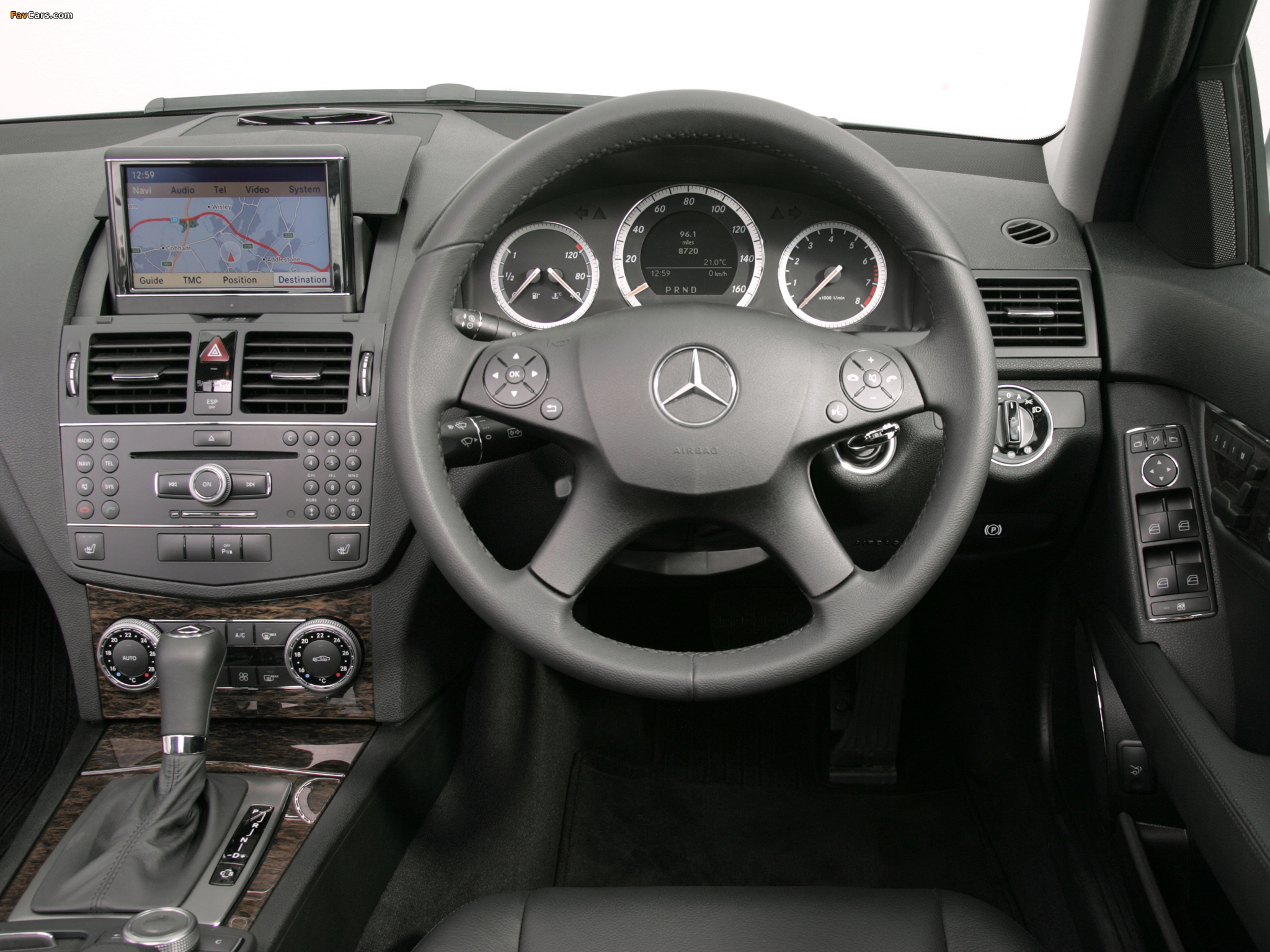 Images of Mercedes-Benz C 350 UK-spec (W204) 2007–11 (2048 x 1536)
