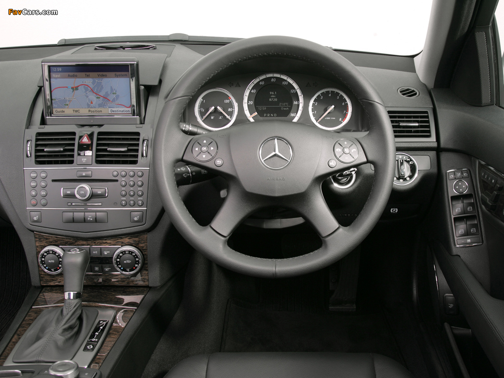Images of Mercedes-Benz C 350 UK-spec (W204) 2007–11 (1024 x 768)