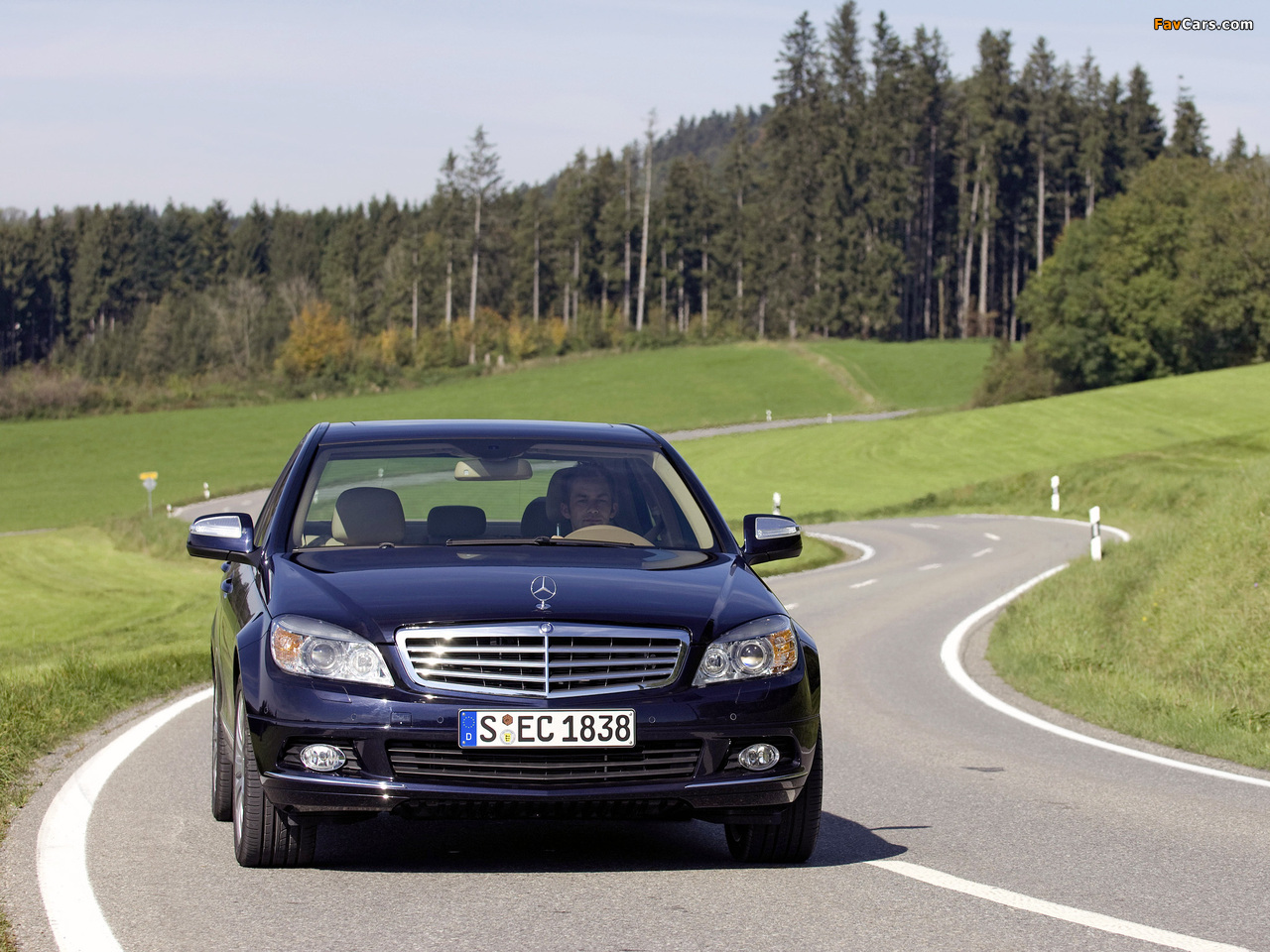 Images of Mercedes-Benz C 350 4MATIC (W204) 2007–11 (1280 x 960)