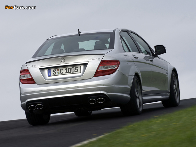 Images of Mercedes-Benz C 63 AMG (W204) 2007–11 (640 x 480)