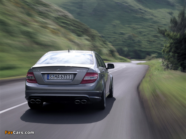 Images of Mercedes-Benz C 63 AMG (W204) 2007–11 (640 x 480)