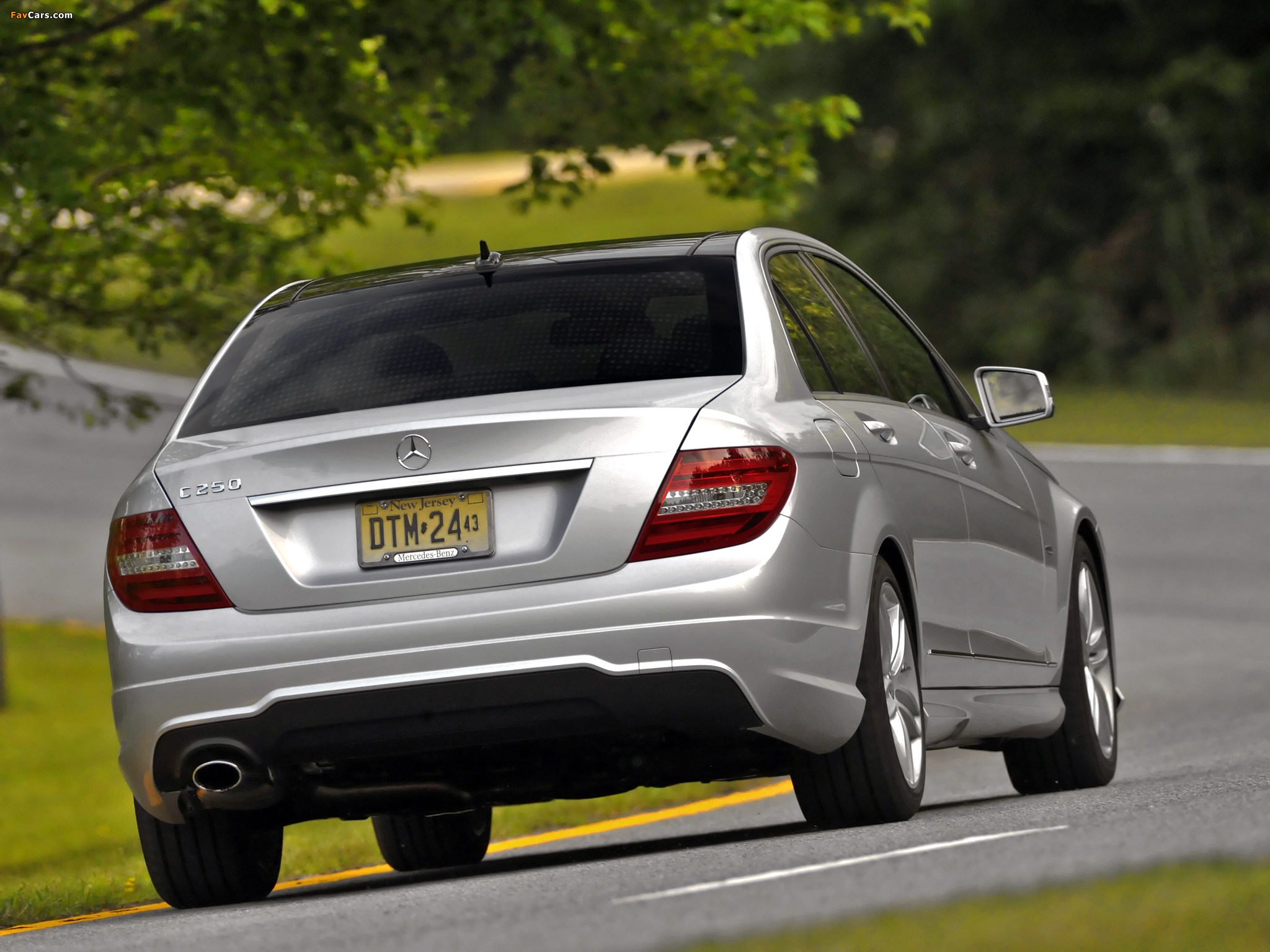 Images of Mercedes-Benz C 250 AMG Sports Package US-spec (W204) 2011 (2048 x 1536)