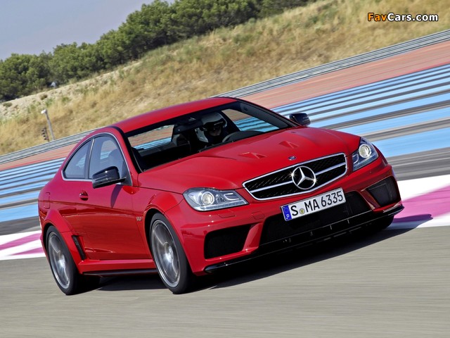 Images of Mercedes-Benz C 63 AMG Black Series Coupe (C204) 2011 (640 x 480)