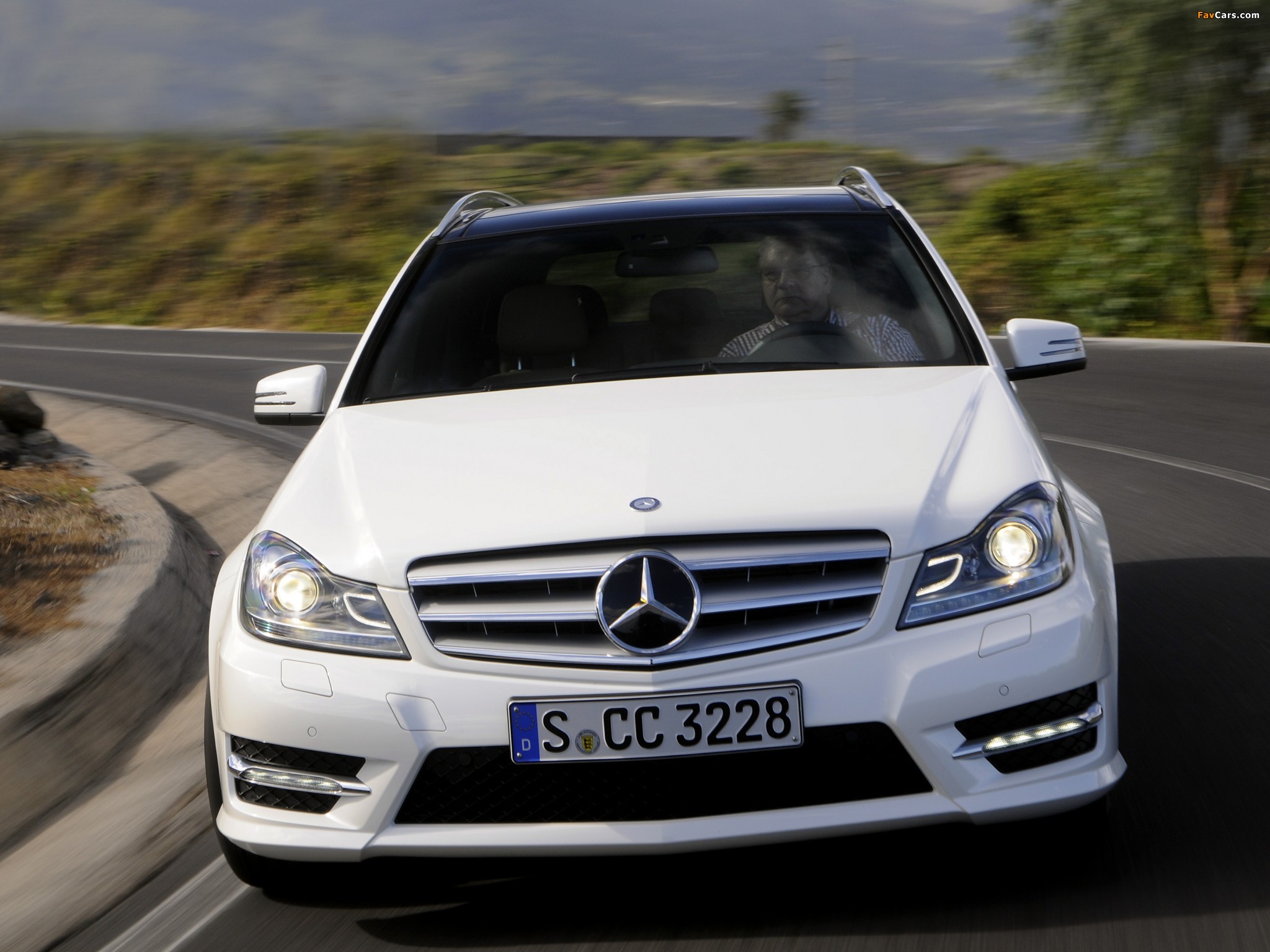 Images of Mercedes-Benz C 250 AMG Sports Package Estate (S204) 2011 (2048 x 1536)