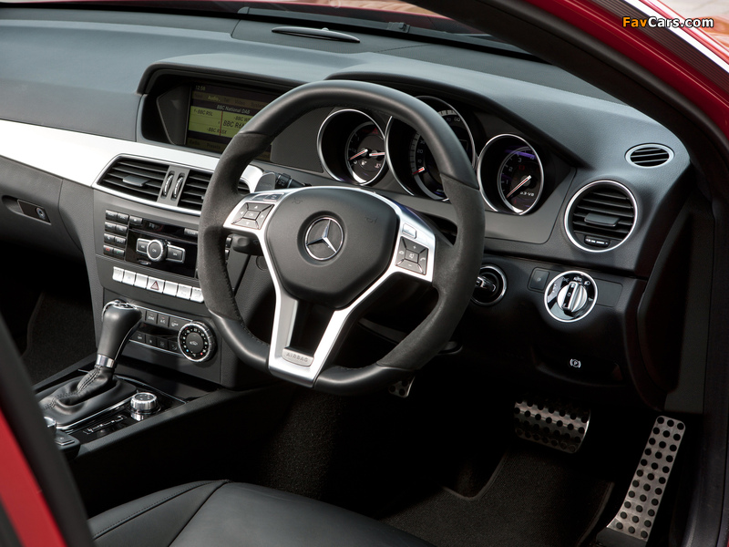 Images of Mercedes-Benz C 63 AMG Coupe UK-spec (C204) 2011 (800 x 600)