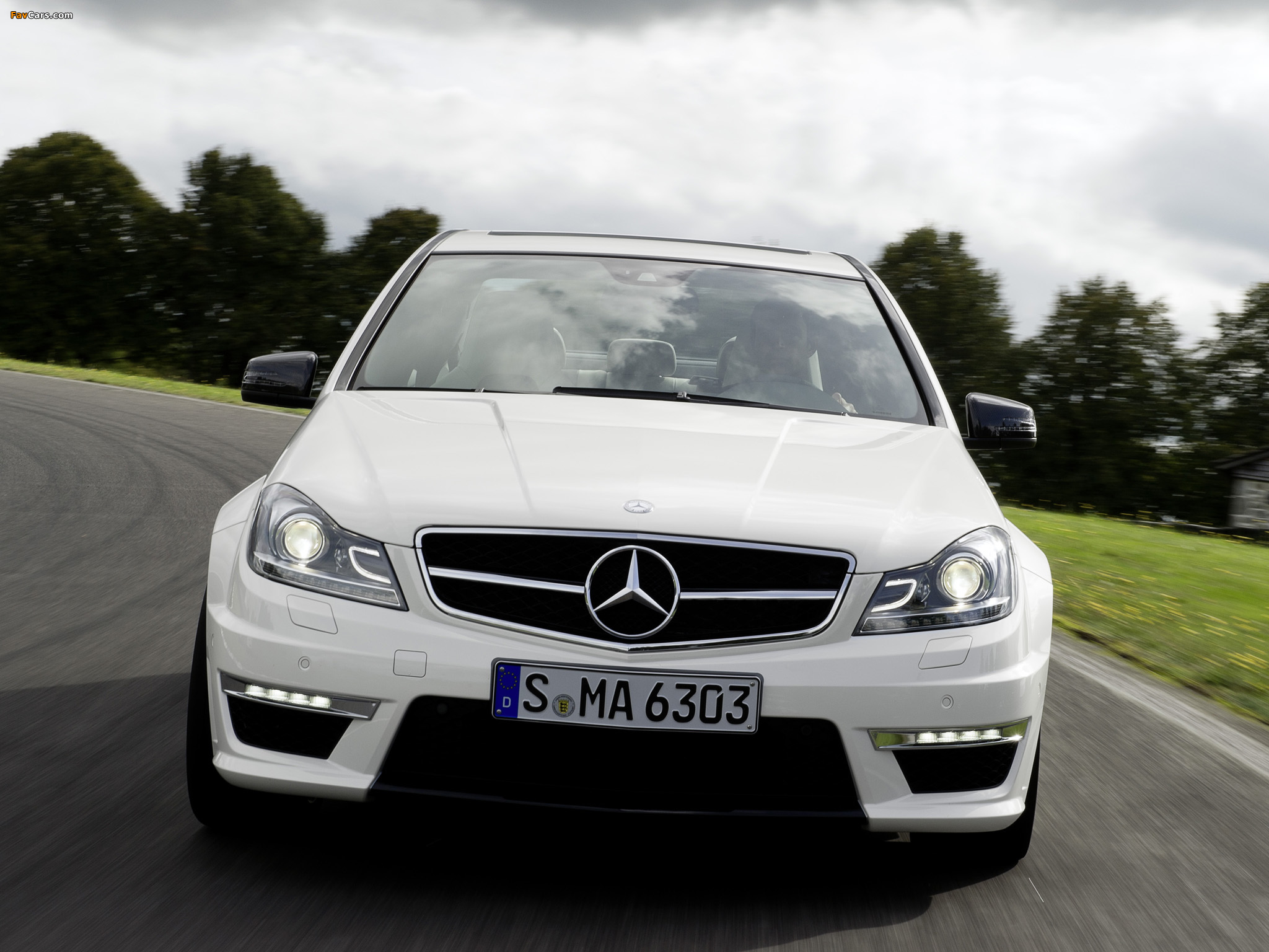 Images of Mercedes-Benz C 63 AMG (W204) 2011 (2048 x 1536)