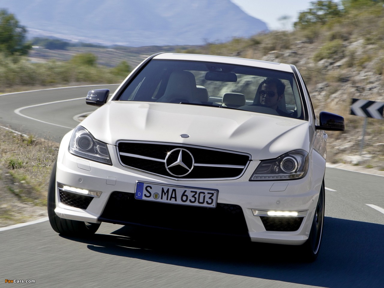 Images of Mercedes-Benz C 63 AMG (W204) 2011 (1280 x 960)