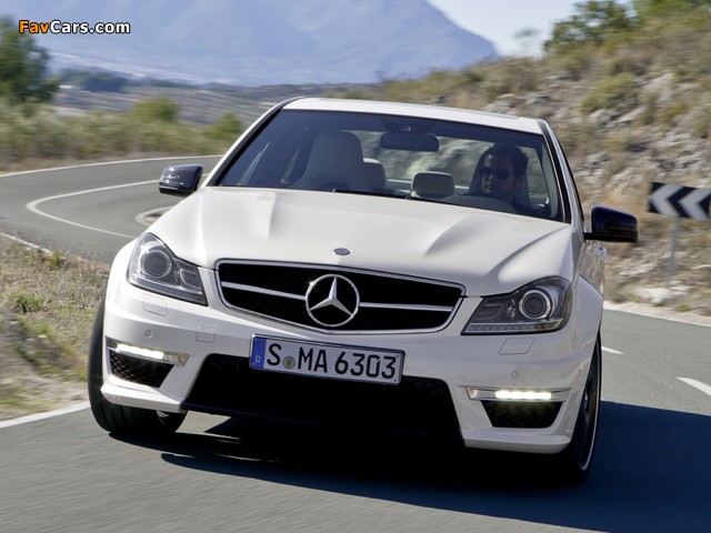 Images of Mercedes-Benz C 63 AMG (W204) 2011 (640 x 480)