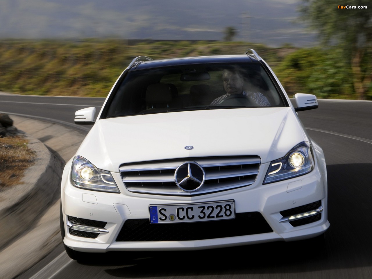 Images of Mercedes-Benz C 250 AMG Sports Package Estate (S204) 2011 (1280 x 960)