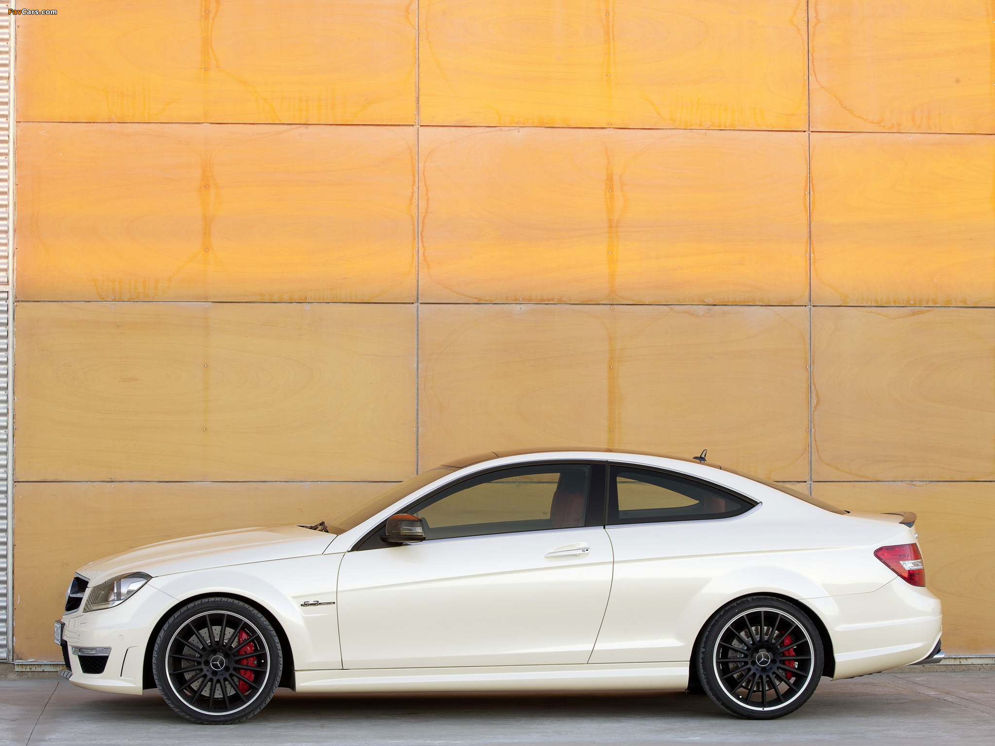 Images of Mercedes-Benz C 63 AMG Coupe (C204) 2011 (2048 x 1536)