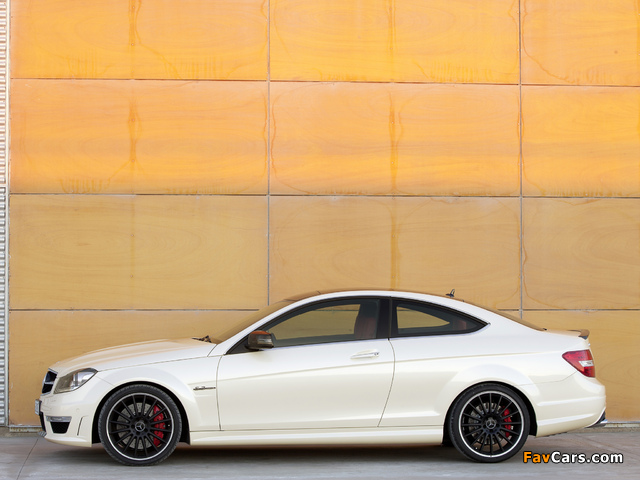 Images of Mercedes-Benz C 63 AMG Coupe (C204) 2011 (640 x 480)