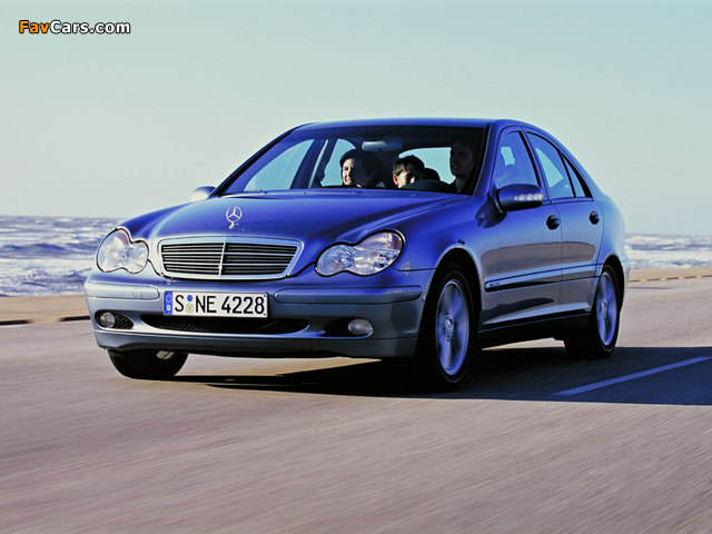 Mercedes-Benz C 180 (W203) 2000–02 pictures (640 x 480)
