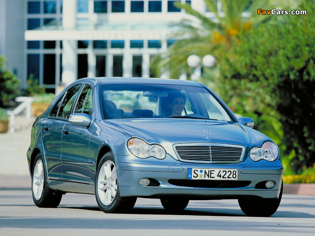 Mercedes-Benz C 180 (W203) 2000–02 pictures (640 x 480)