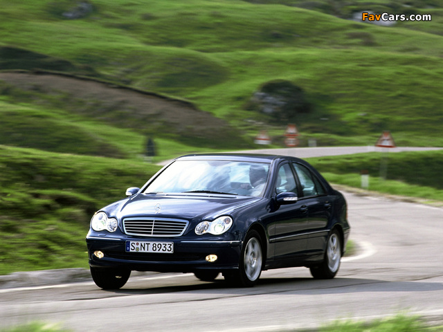 Mercedes-Benz C 320 4MATIC (W203) 2002–05 pictures (640 x 480)