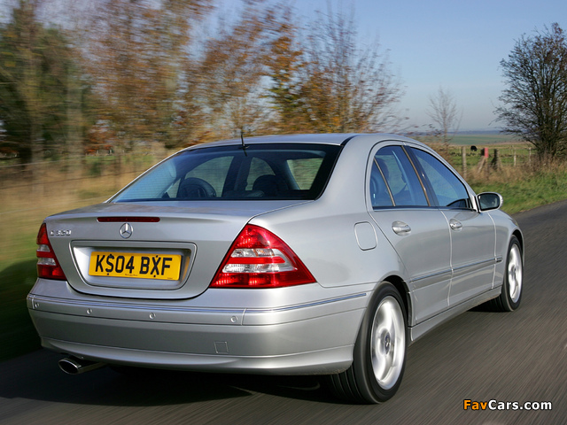 Mercedes-Benz C 320 UK-spec (W203) 2005–07 images (640 x 480)
