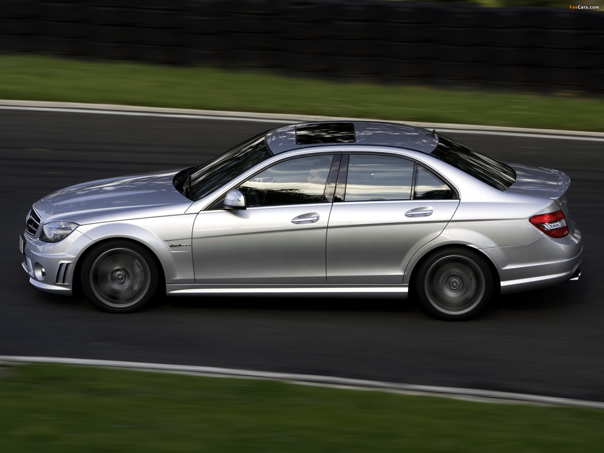 Mercedes-Benz C 63 AMG (W204) 2007–11 wallpapers (2048 x 1536)
