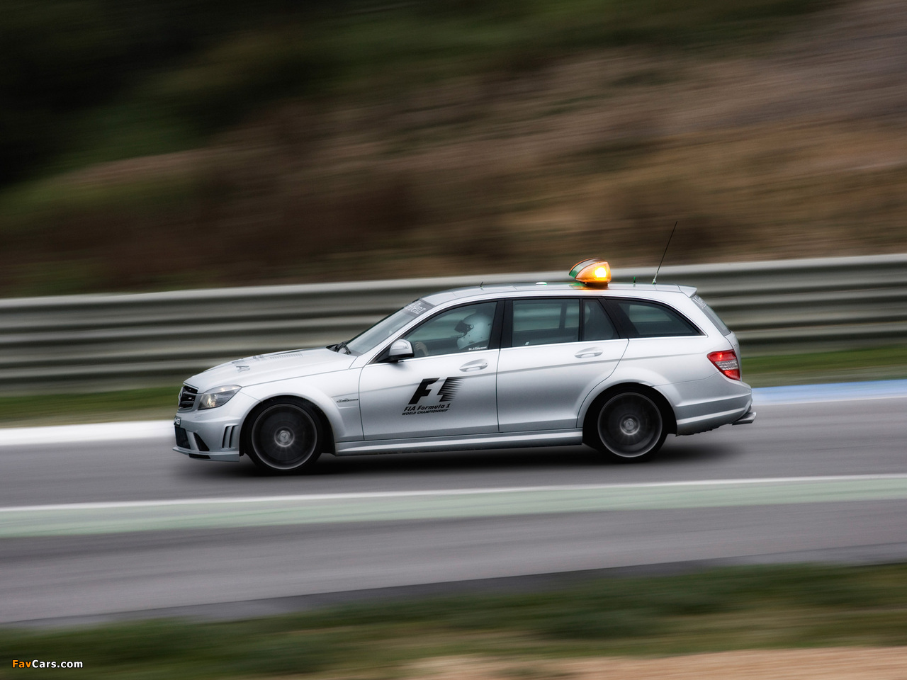 Mercedes-Benz C 63 AMG Estate F1 Medical Car (S204) 2008–10 images (1280 x 960)