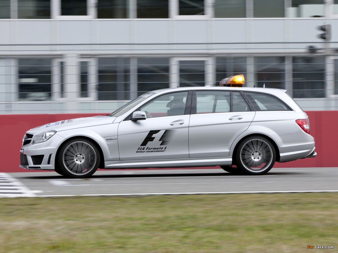 Mercedes-Benz C 63 AMG Estate F1 Medical Car (S204) 2011 images (1280 x 960)