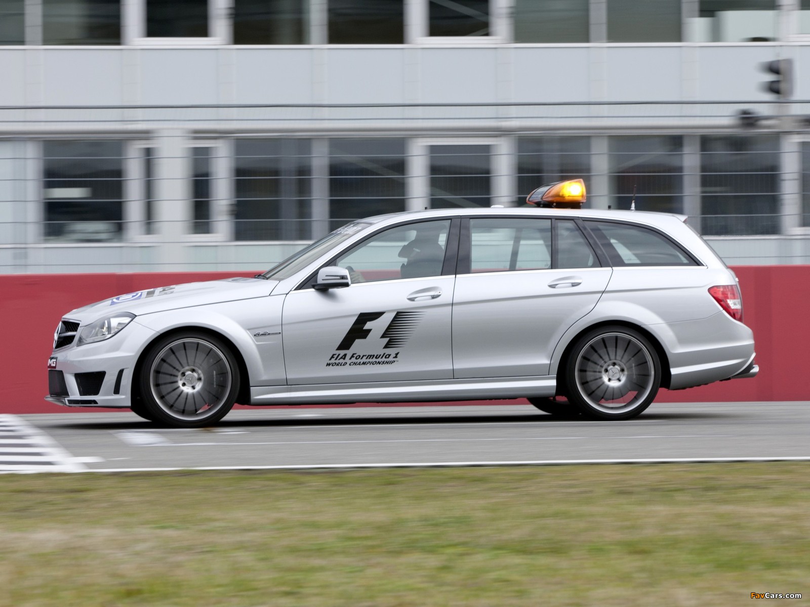 Mercedes-Benz C 63 AMG Estate F1 Medical Car (S204) 2011 images (1600 x 1200)