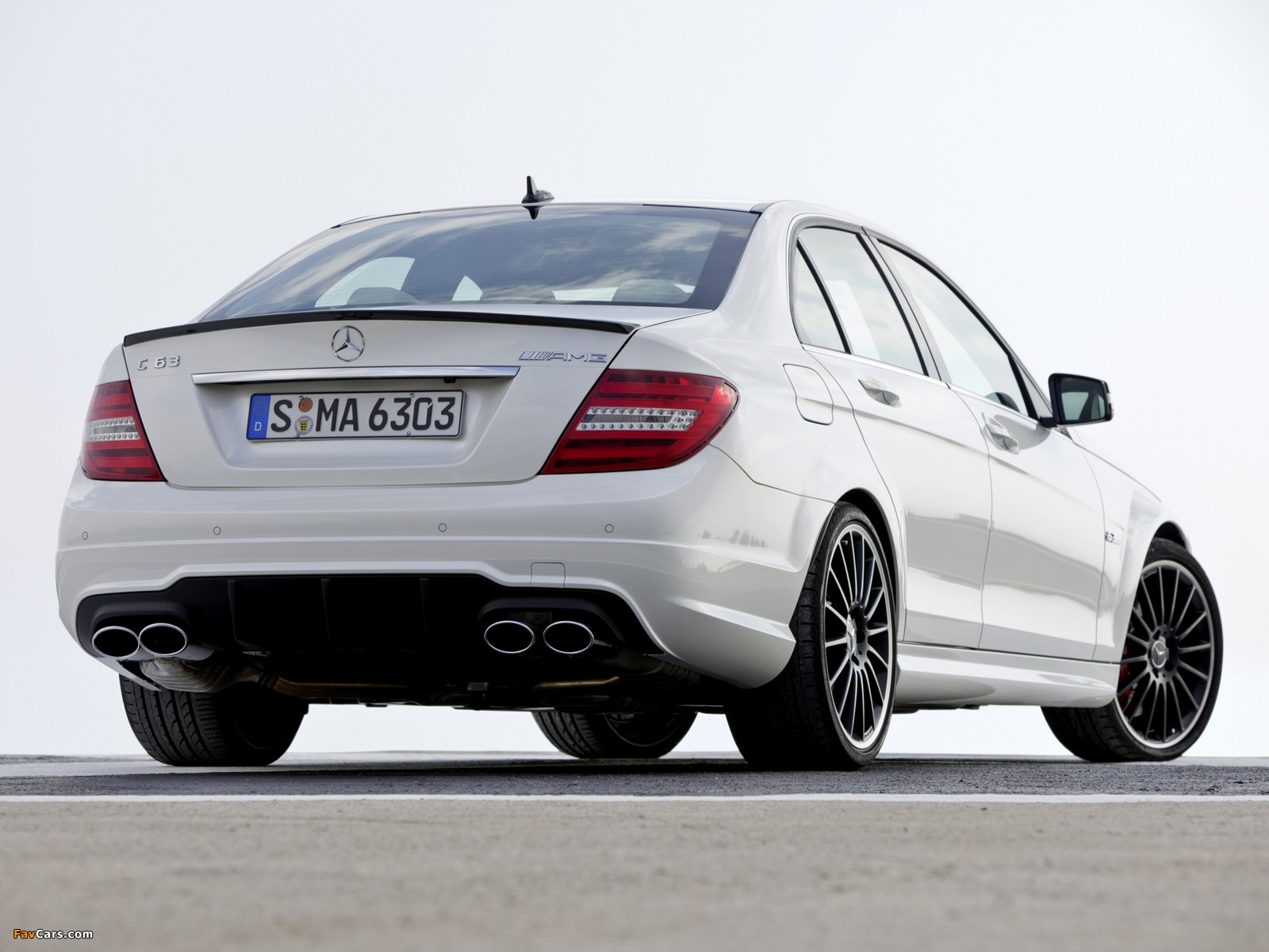 Mercedes-Benz C 63 AMG (W204) 2011 photos (1600 x 1200)