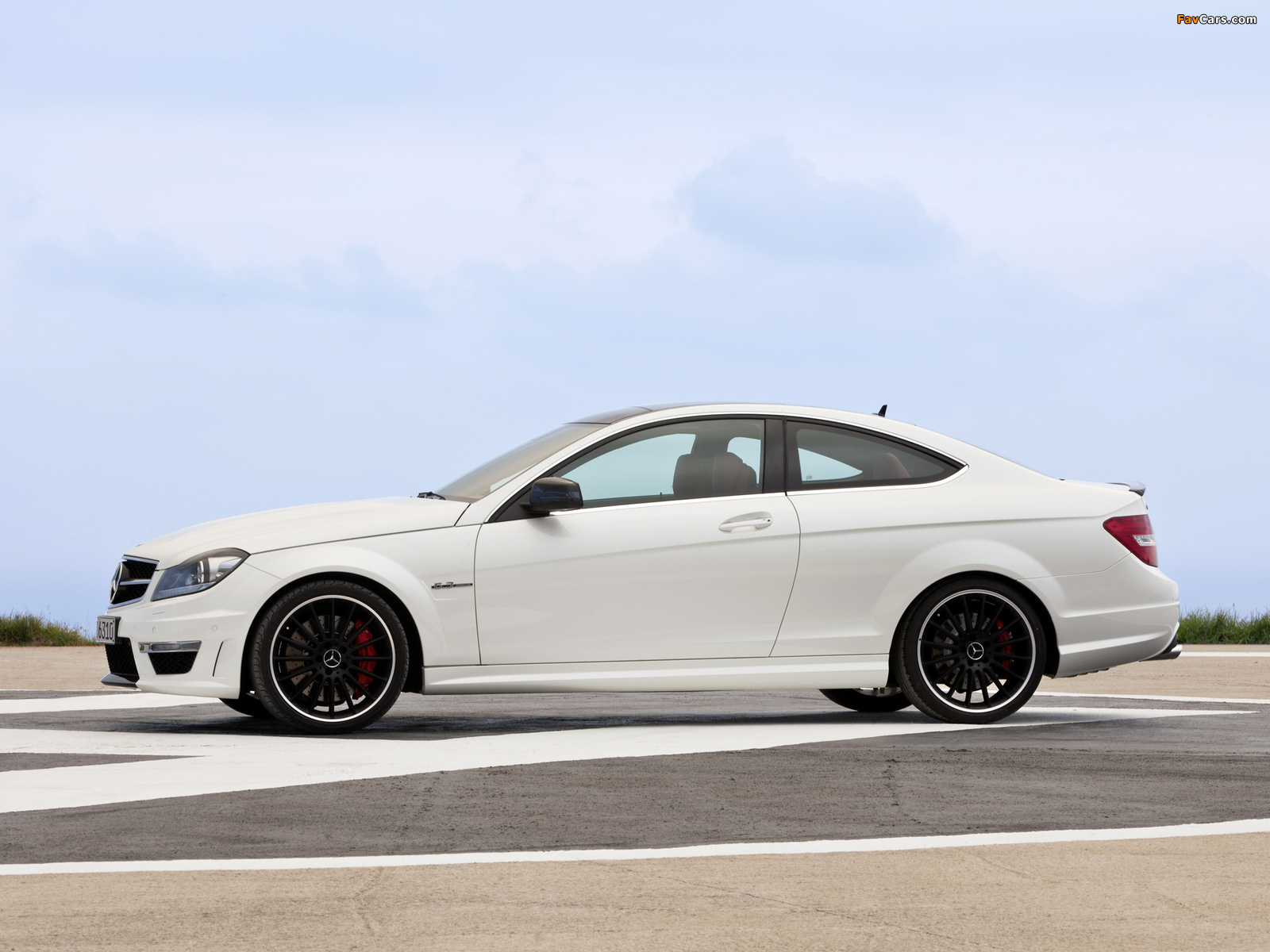Mercedes-Benz C 63 AMG Coupe (C204) 2011 wallpapers (1600 x 1200)