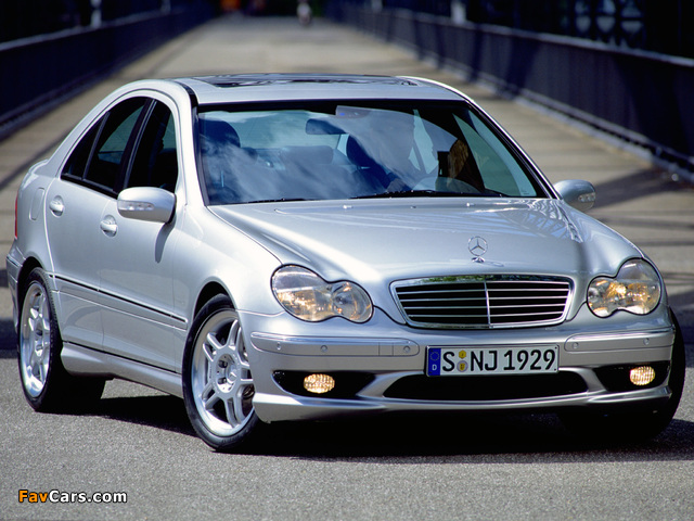 Photos of Mercedes-Benz C 32 AMG (W203) 2001–04 (640 x 480)