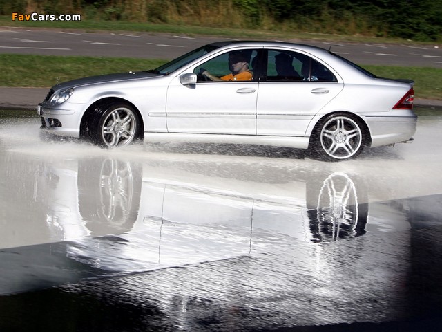 Photos of Mercedes-Benz C 55 AMG (W203) 2004–07 (640 x 480)