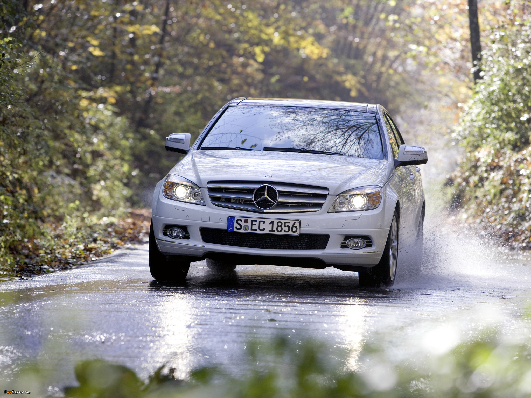 Photos of Mercedes-Benz C 350 4MATIC (W204) 2007–11 (2048 x 1536)