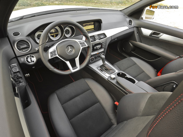Photos of Mercedes-Benz C 300 4MATIC AMG Sports Package US-spec (W204) 2011 (640 x 480)