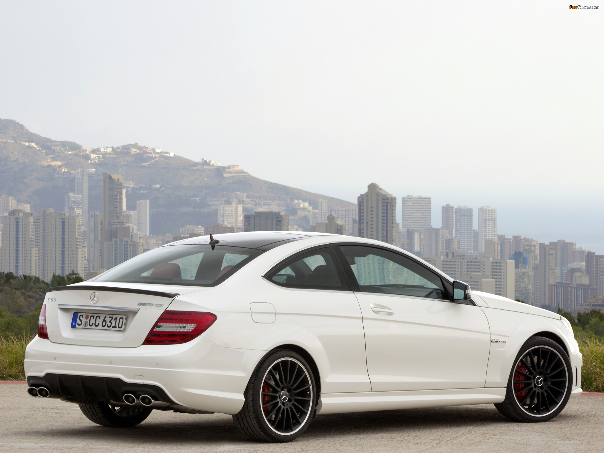 Photos of Mercedes-Benz C 63 AMG Coupe (C204) 2011 (2048 x 1536)