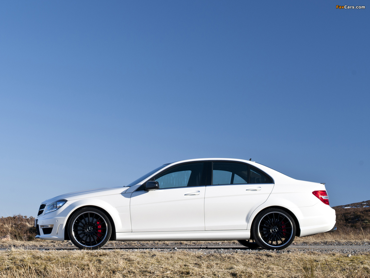 Photos of Mercedes-Benz C 63 AMG UK-spec (W204) 2011 (1280 x 960)