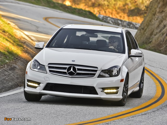 Photos of Mercedes-Benz C 300 4MATIC AMG Sports Package US-spec (W204) 2011 (640 x 480)