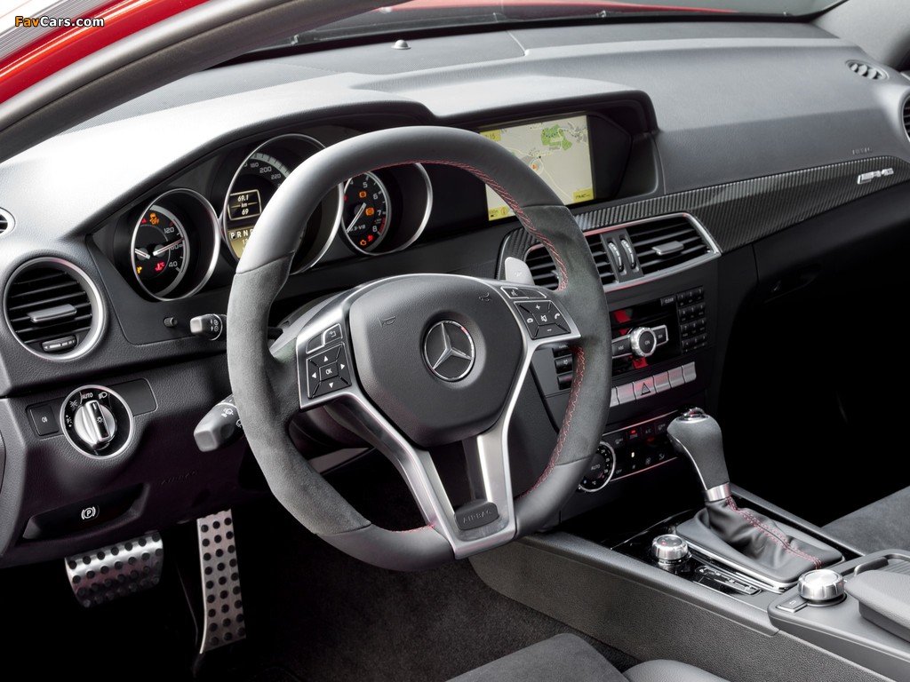Photos of Mercedes-Benz C 63 AMG Black Series Coupe (C204) 2011 (1024 x 768)