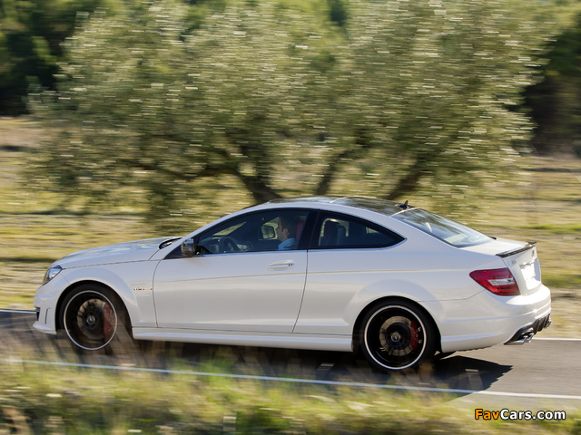 Photos of Mercedes-Benz C 63 AMG Coupe (C204) 2011 (640 x 480)