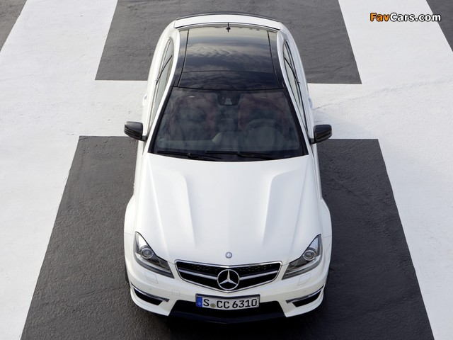 Photos of Mercedes-Benz C 63 AMG Coupe (C204) 2011 (640 x 480)