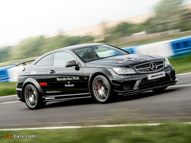 Photos of Mercedes-Benz C 63 AMG Black Series Coupe UK-spec (C204) 2012 (640 x 480)