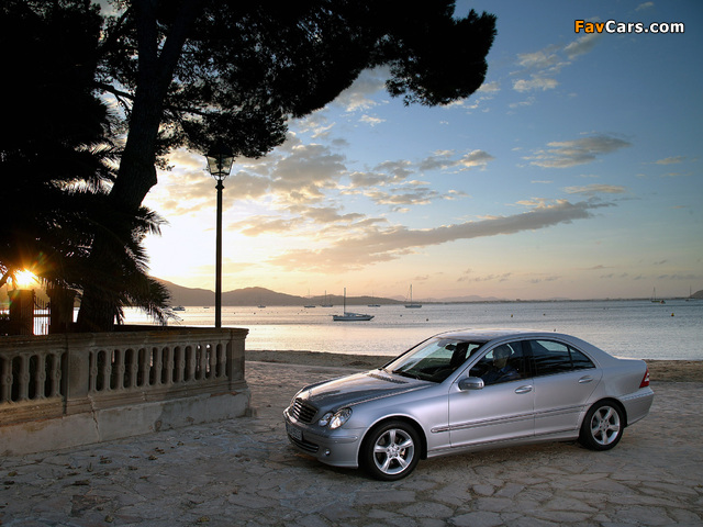 Pictures of Mercedes-Benz C 220 CDI (W203) 2000–07 (640 x 480)