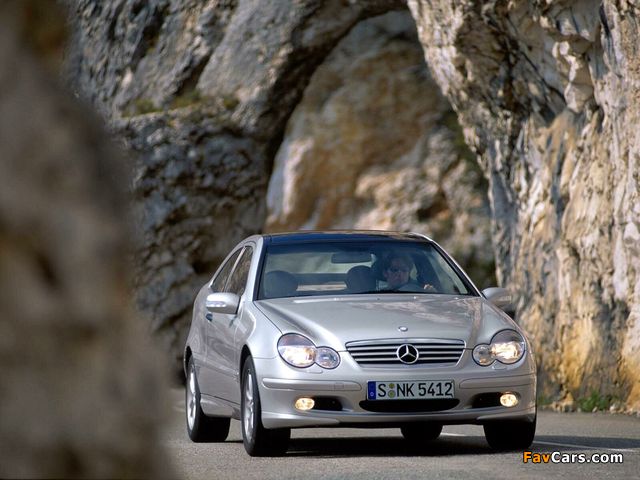 Pictures of Mercedes-Benz C 220 CDI Sportcoupe (C203) 2001–05 (640 x 480)