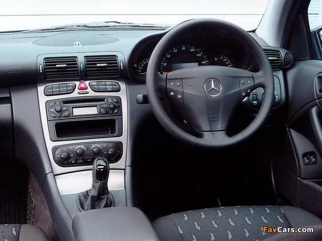 Pictures of Mercedes-Benz C 200 Kompressor Sportcoupe UK-spec (C203) 2001–05 (640 x 480)