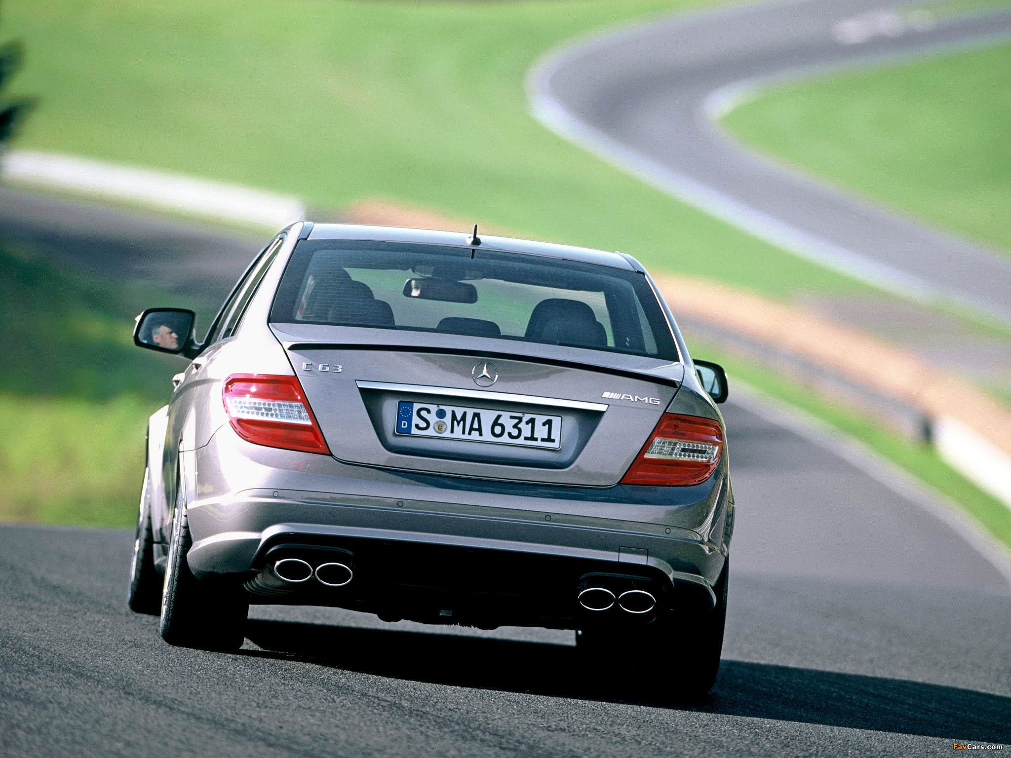 Pictures of Mercedes-Benz C 63 AMG (W204) 2007–11 (2048 x 1536)