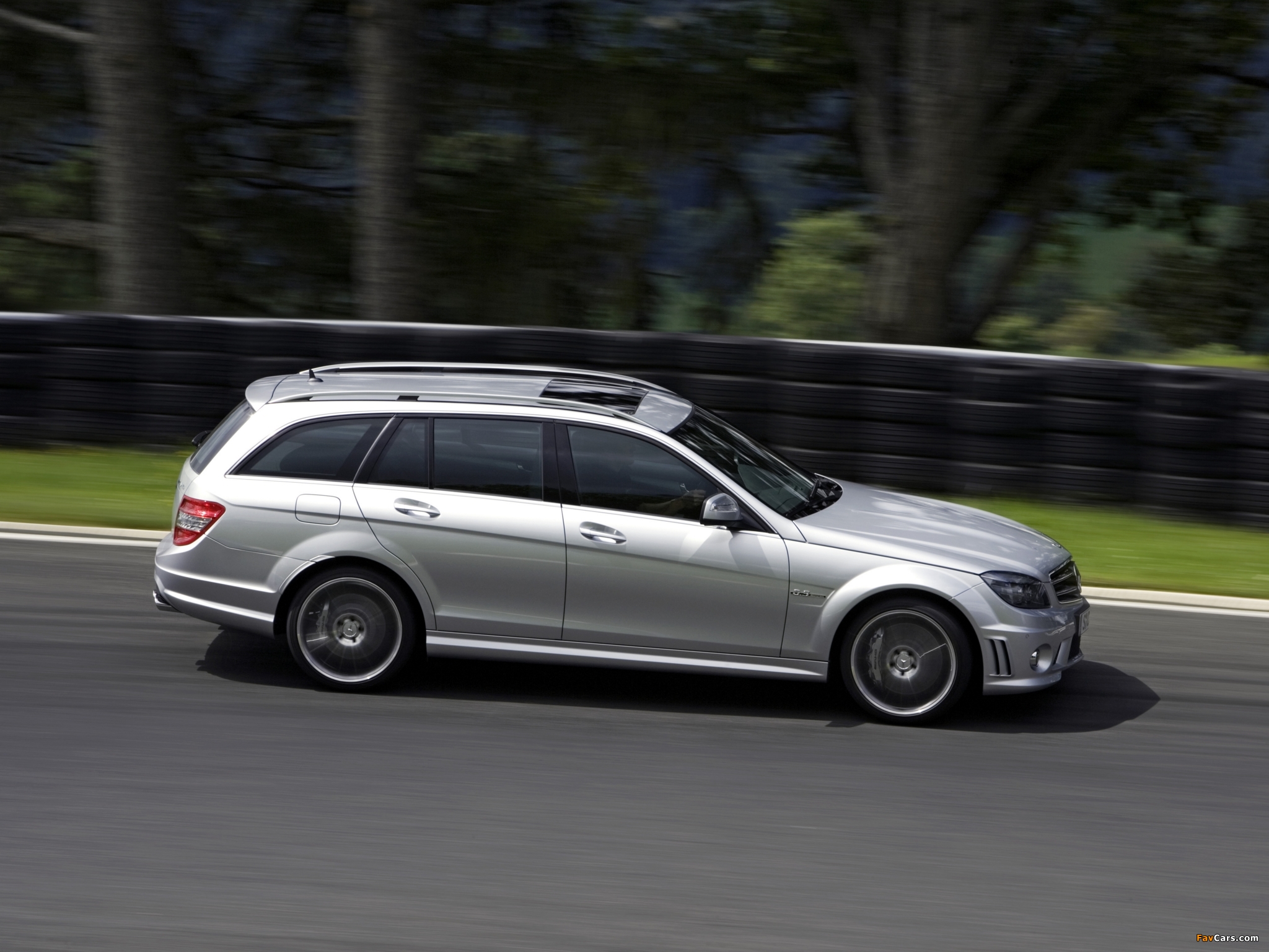 Pictures of Mercedes-Benz C 63 AMG Estate (S204) 2008–11 (2048 x 1536)