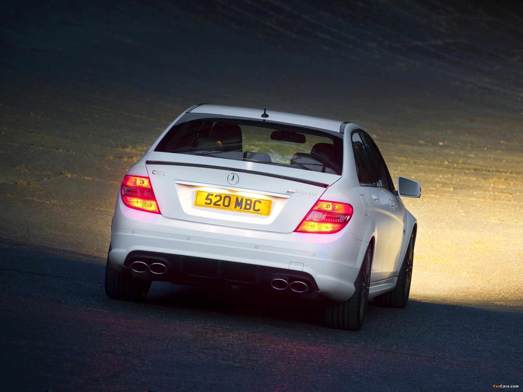 Pictures of Mercedes-Benz C 63 AMG DR520 (W204) 2010 (2048 x 1536)