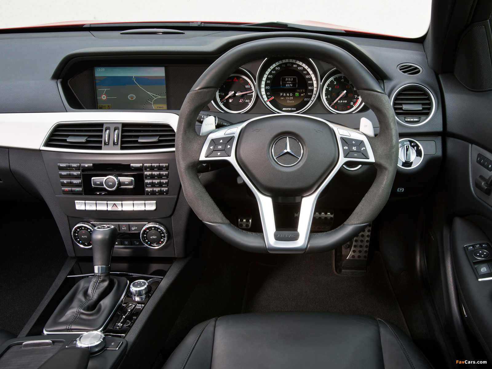 Pictures of Mercedes-Benz C 63 AMG Coupe UK-spec (C204) 2011 (1600 x 1200)